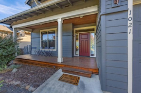 Redtail 3 Bedroom with Spacious Kitchen and Covered Back Deck - 30 Day Stay home